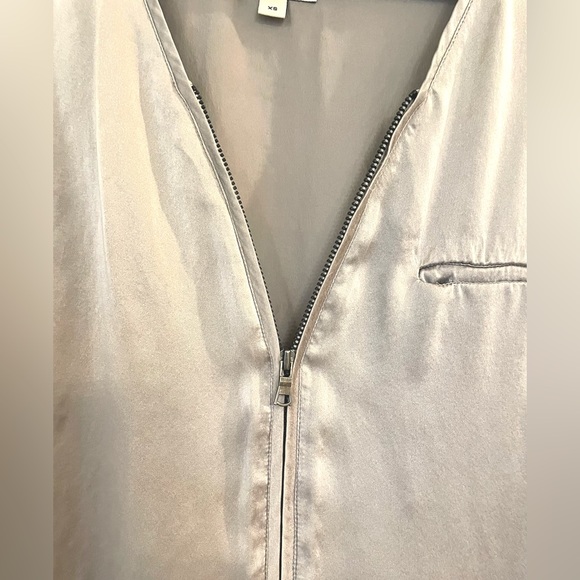 - Go by GoSilk iconic zippy tank in silver. Excellent condition, - Picture 3 of 6